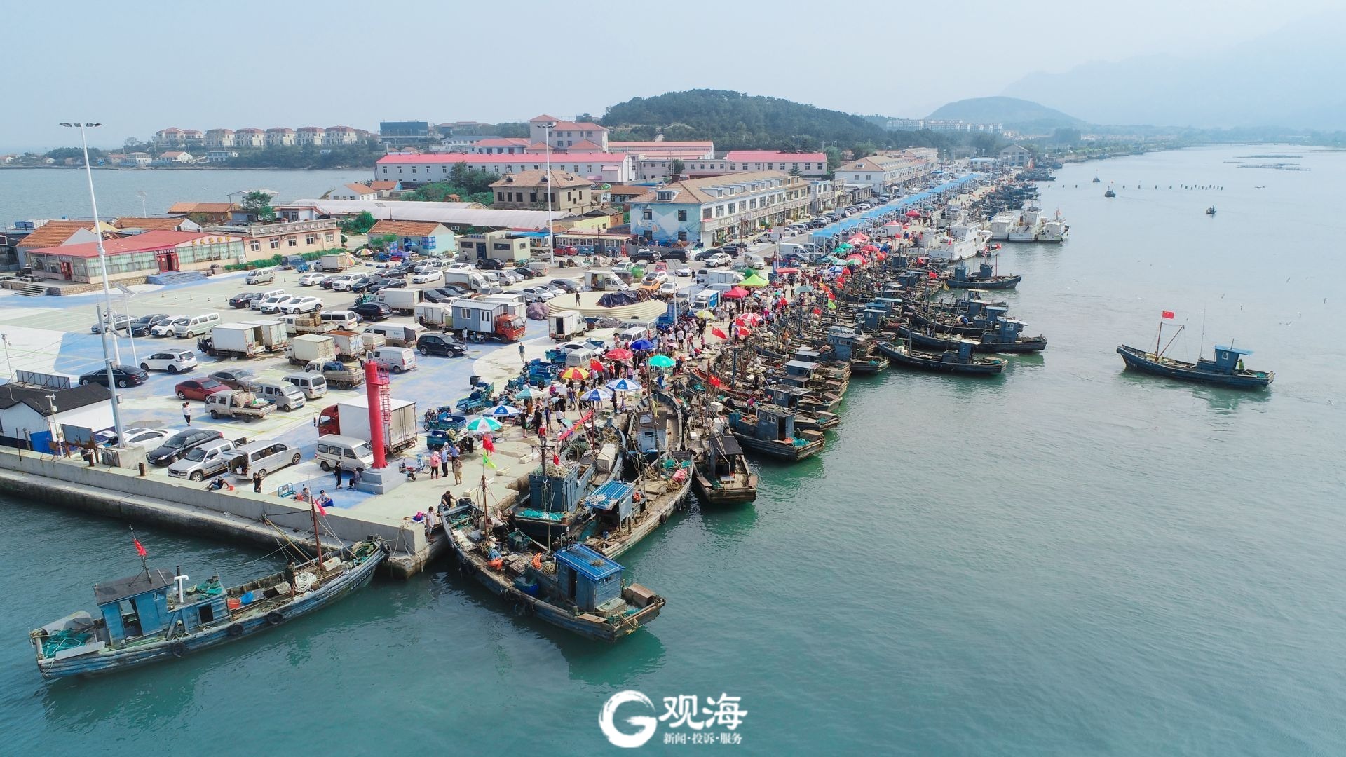 拥有近600年历史的王哥庄街道最大的港东渔码头也恢复的往昔的繁忙与