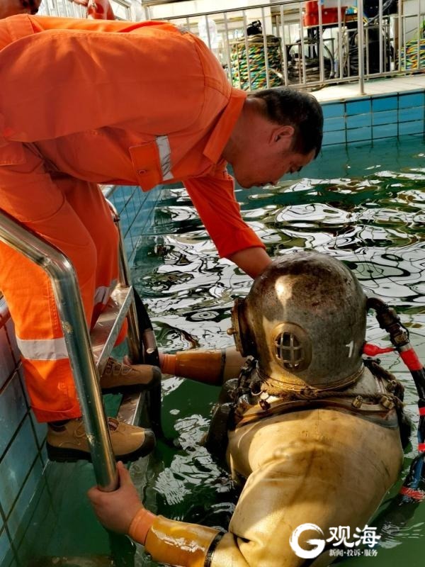 全国第一个女工程潜水员来青岛工作爱上潜水