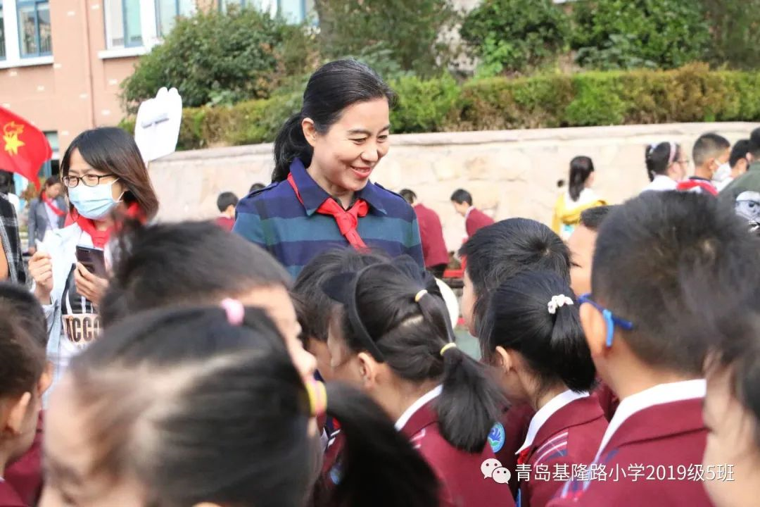 青岛基隆路小学童心筑梦传承红色基因