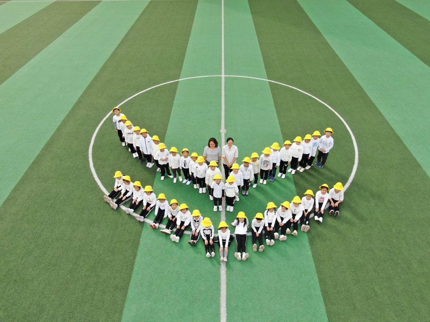 这些有寓意的造型,都是孩子们的个性合影