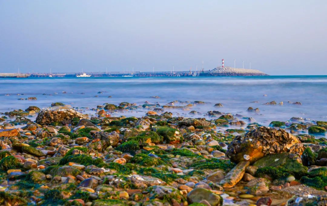 惊艳日照现七彩海岸