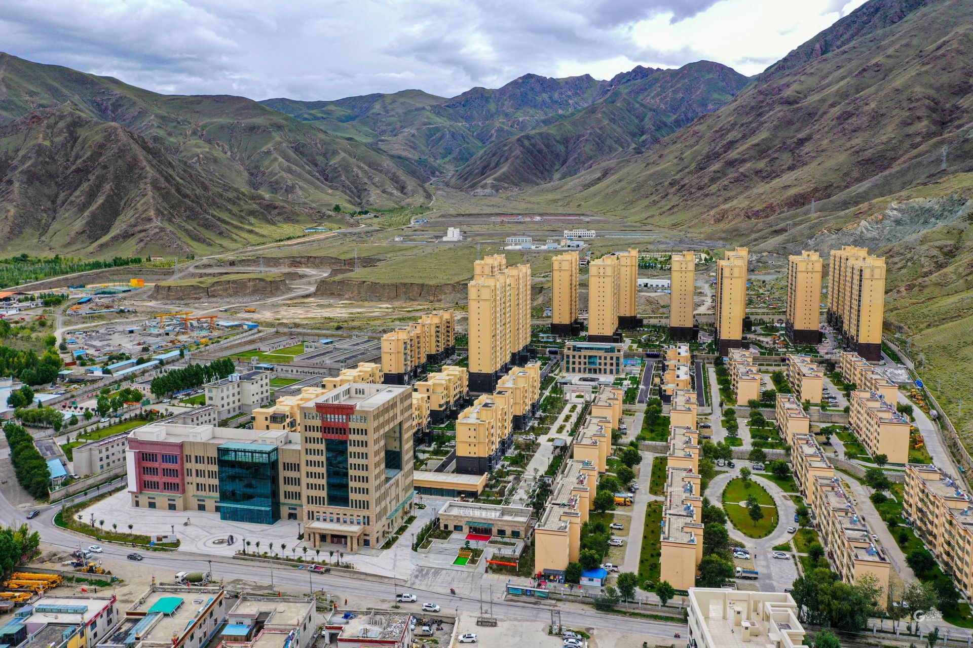 山谷地带里的山南市区山南市区vr全景林芝古称工布,被称为西藏江南