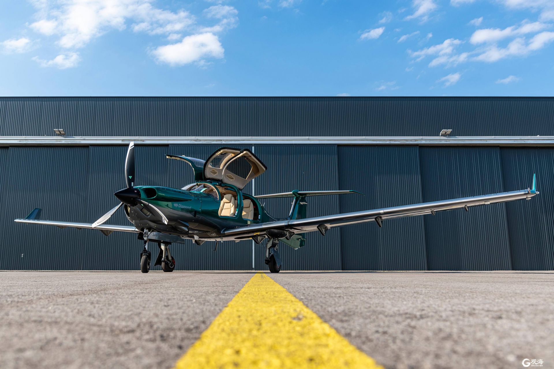 预计11月起飞青岛造钻石飞机亮相