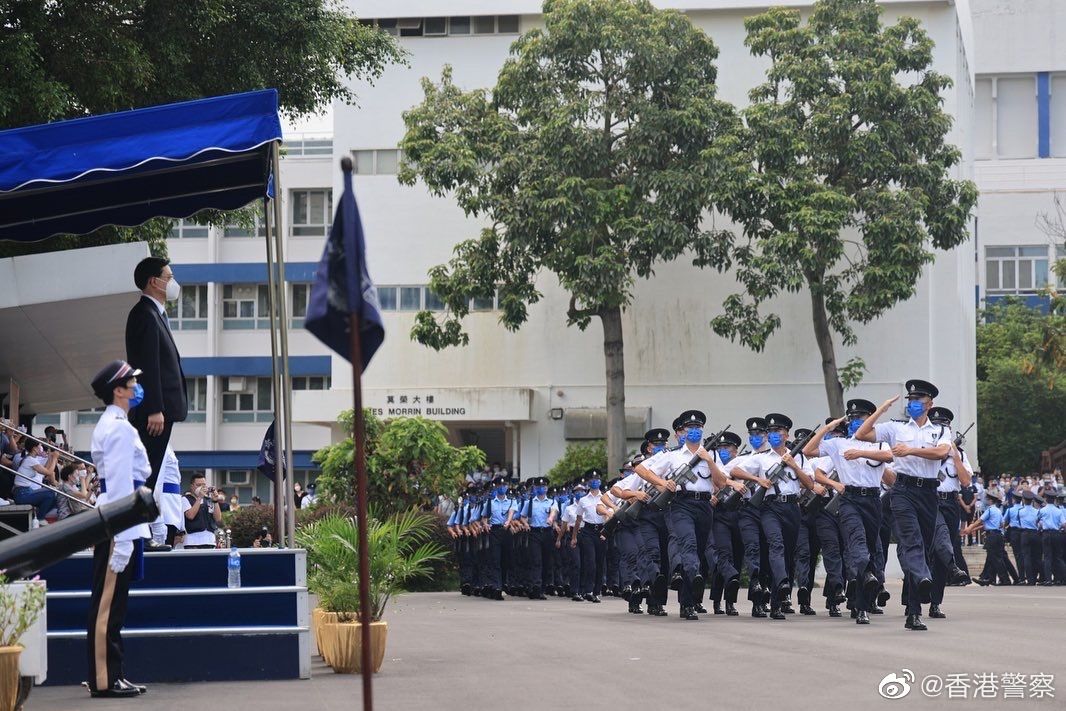香港警察学院结业首次采用中式步操