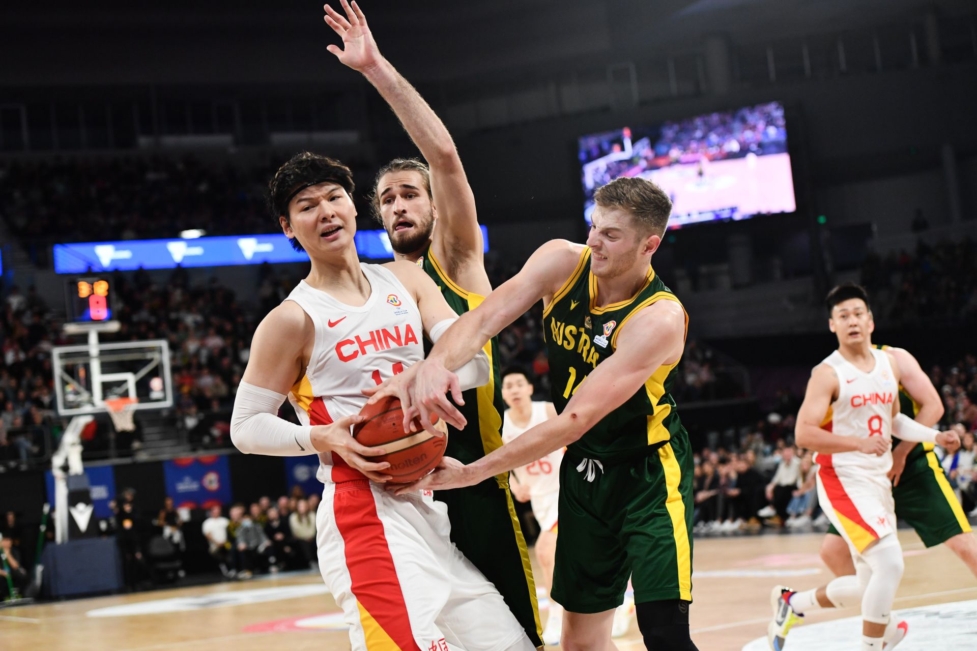 末节仅得到3分，中国男篮世预赛输给澳大利亚队23分