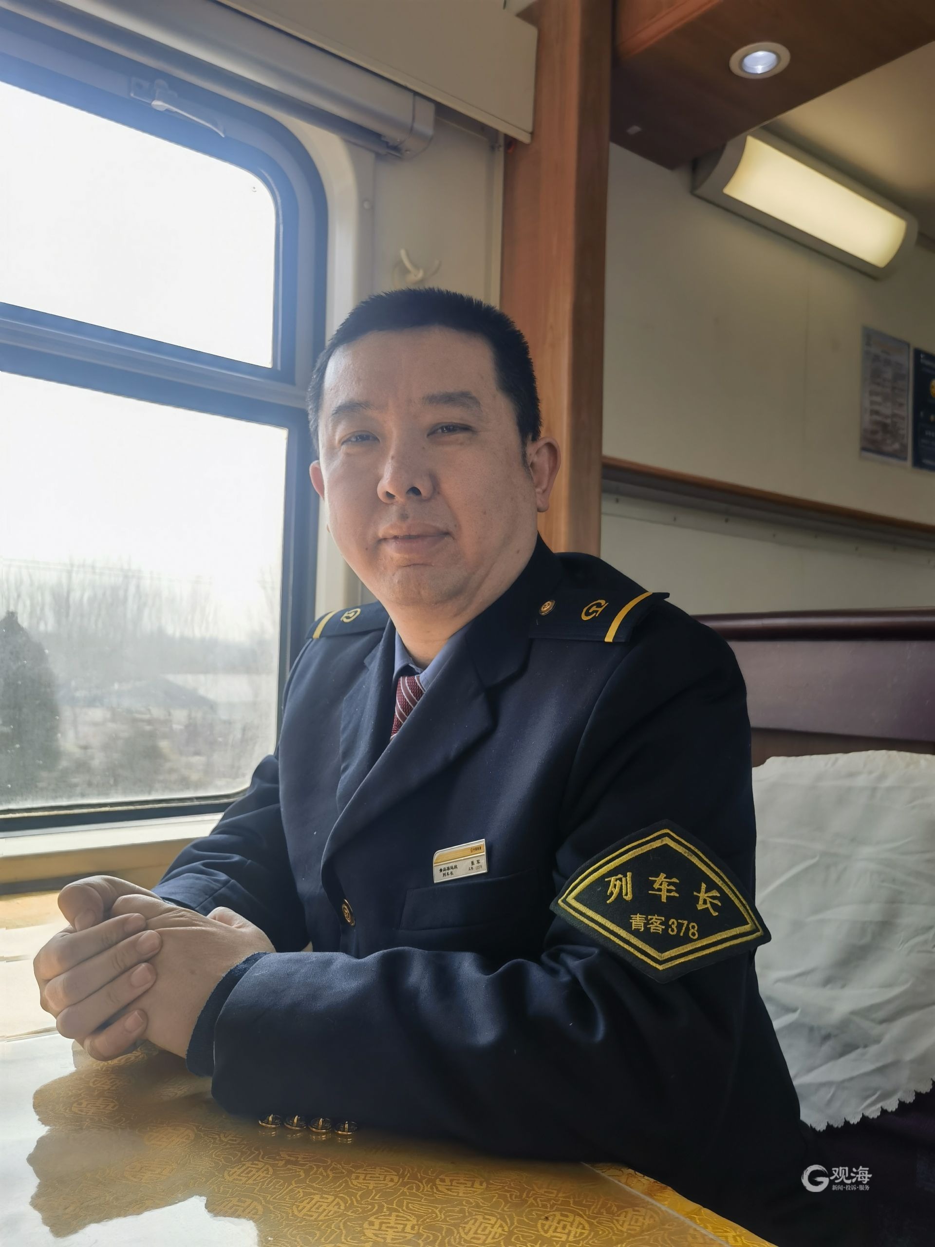 乘车老人突然晕倒青岛客运段这趟列车上演生命接力赛