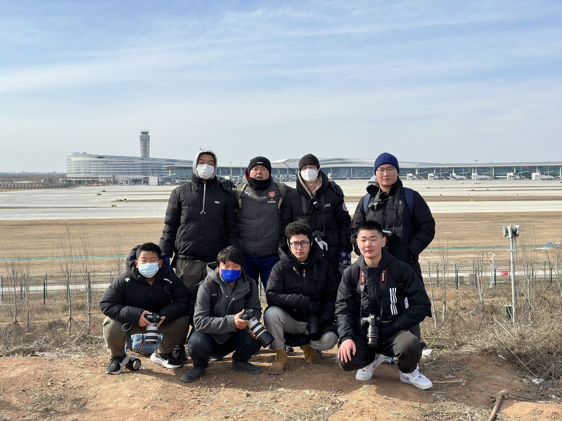机场追“机”，50多名飞友相约青岛胶东国际机场围观C919 - 青岛新闻网