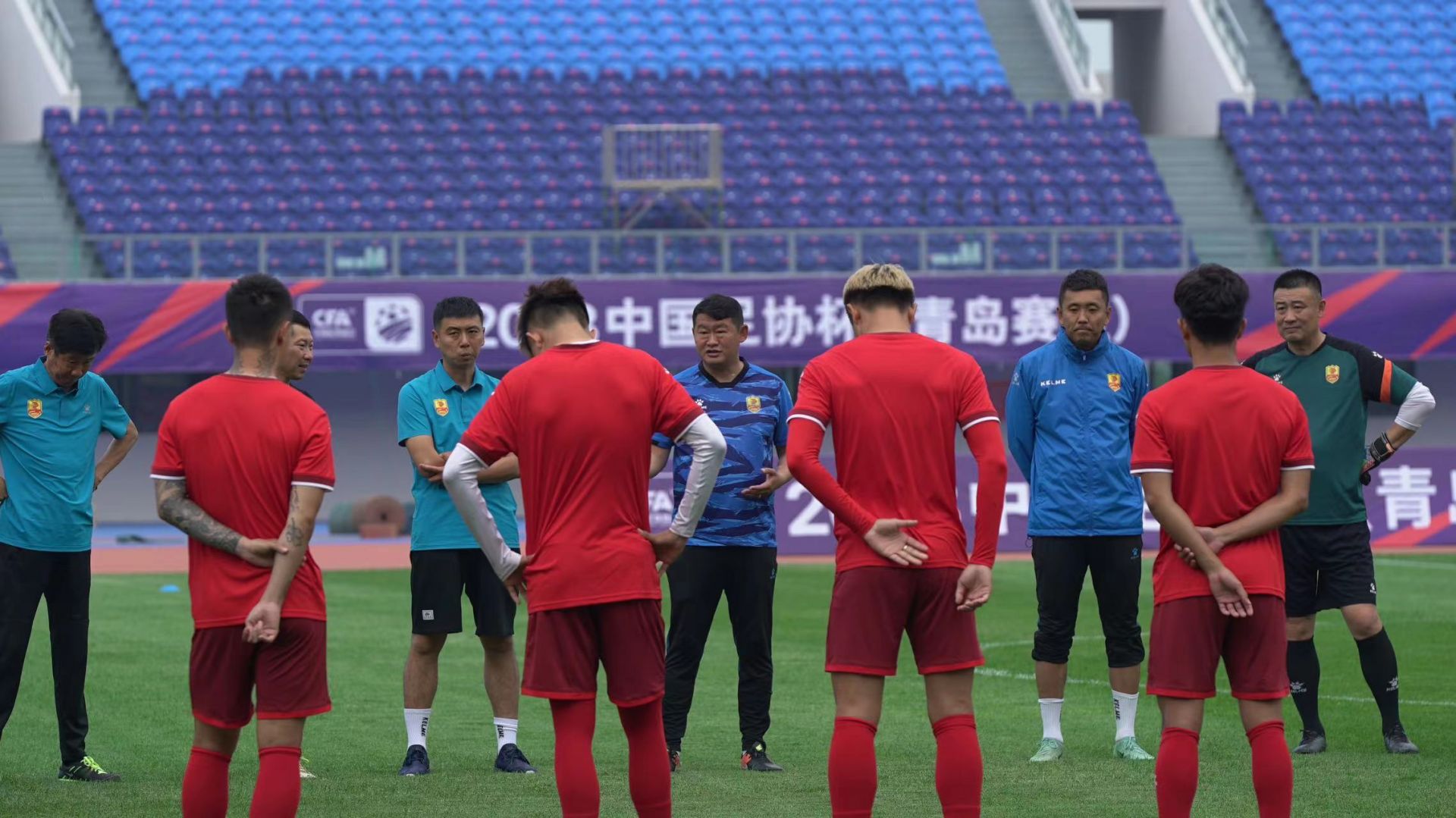 中乙球队青岛红狮发布2022赛季主场球衣，胸前狮子图样全新设计-直播吧zhibo8.cc