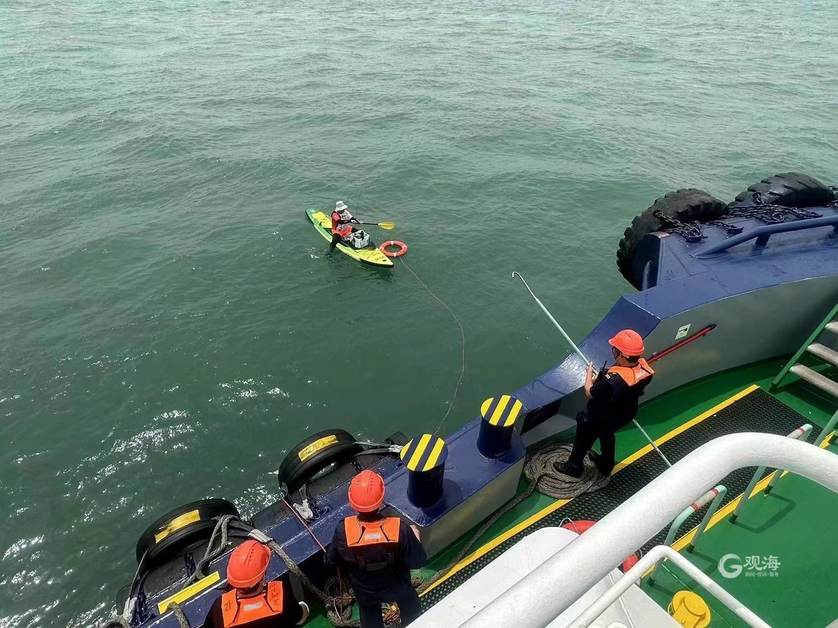 市民出海钓鱼，皮筏失控！山东港口青岛港“青港拖29”轮12分钟救起-青报网-青岛日报官网
