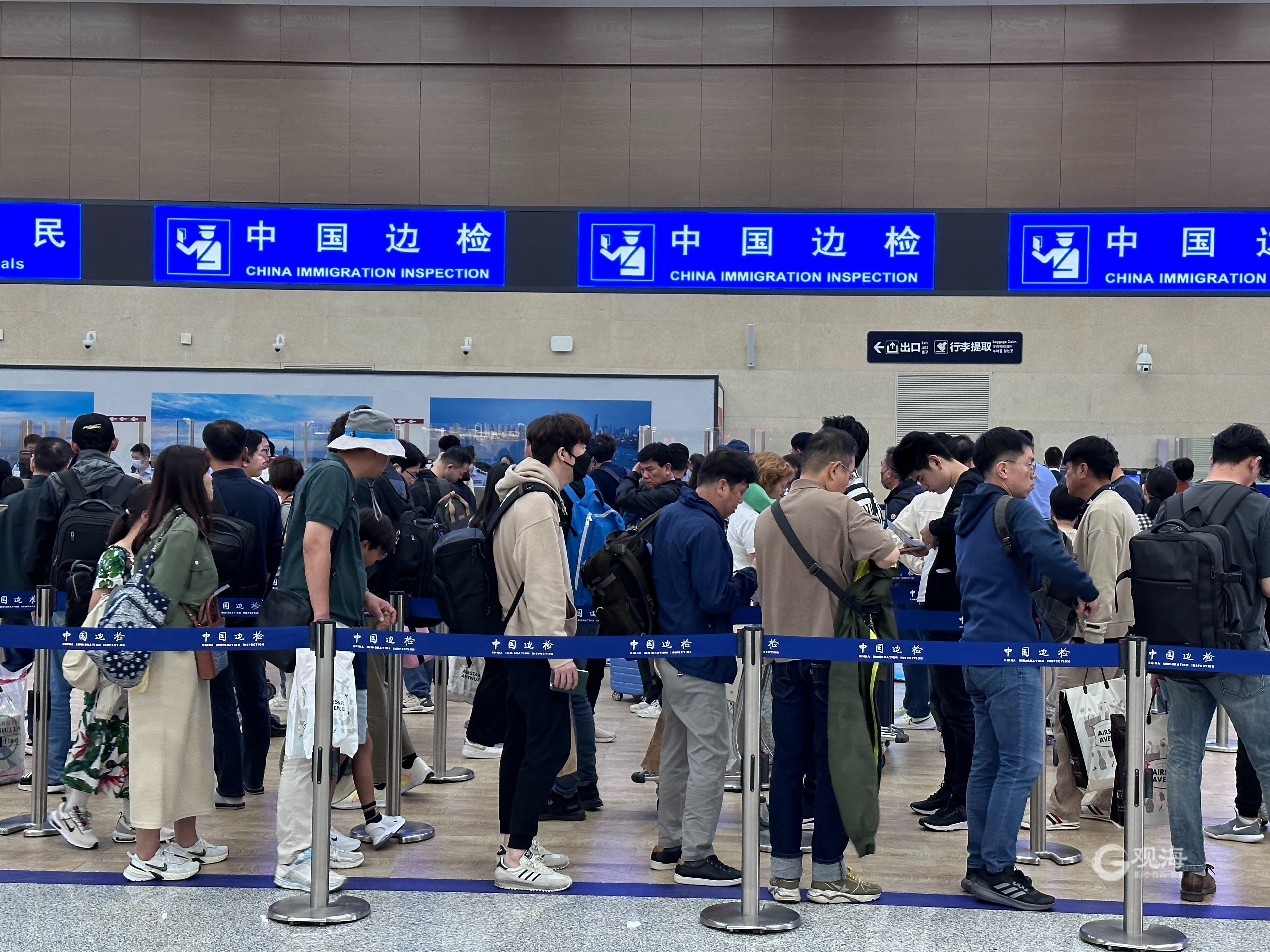 较去年同期增长80046青岛机场边检站护航通关安全顺畅