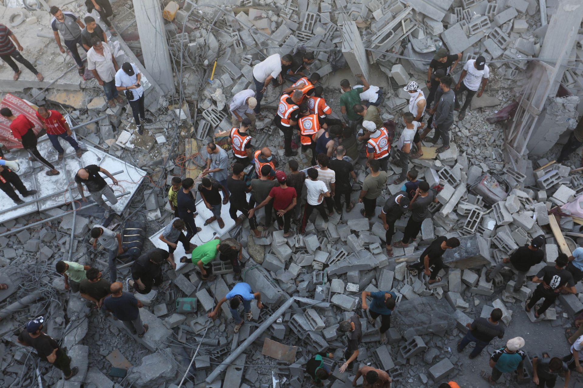 美军空袭叙利亚增兵中东900人