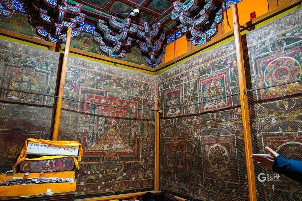 坛城殿内的坛城壁画.夏鲁寺内的壁画.