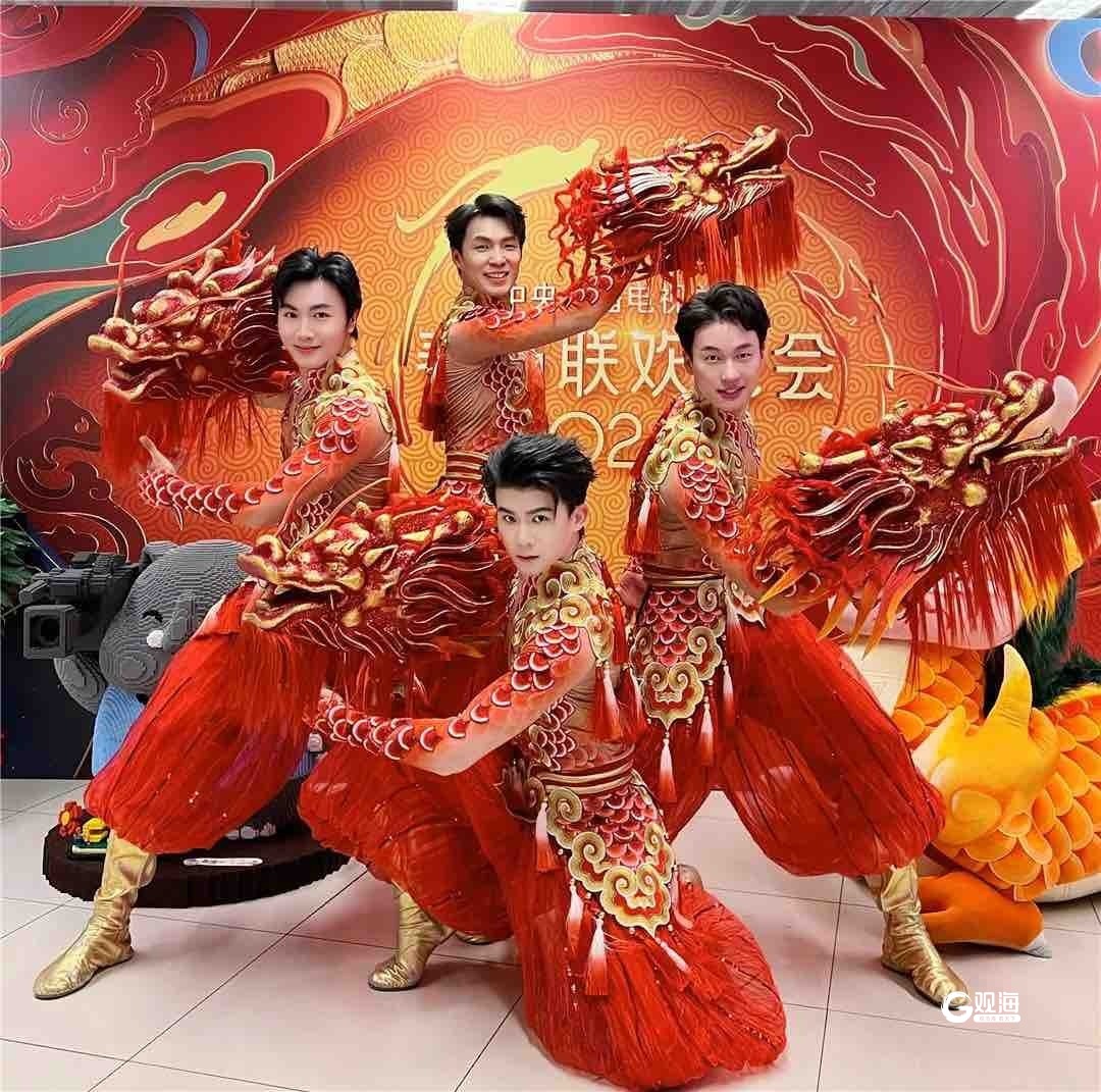 青岛市舞蹈家领舞2024龙年央视春晚开场群舞!