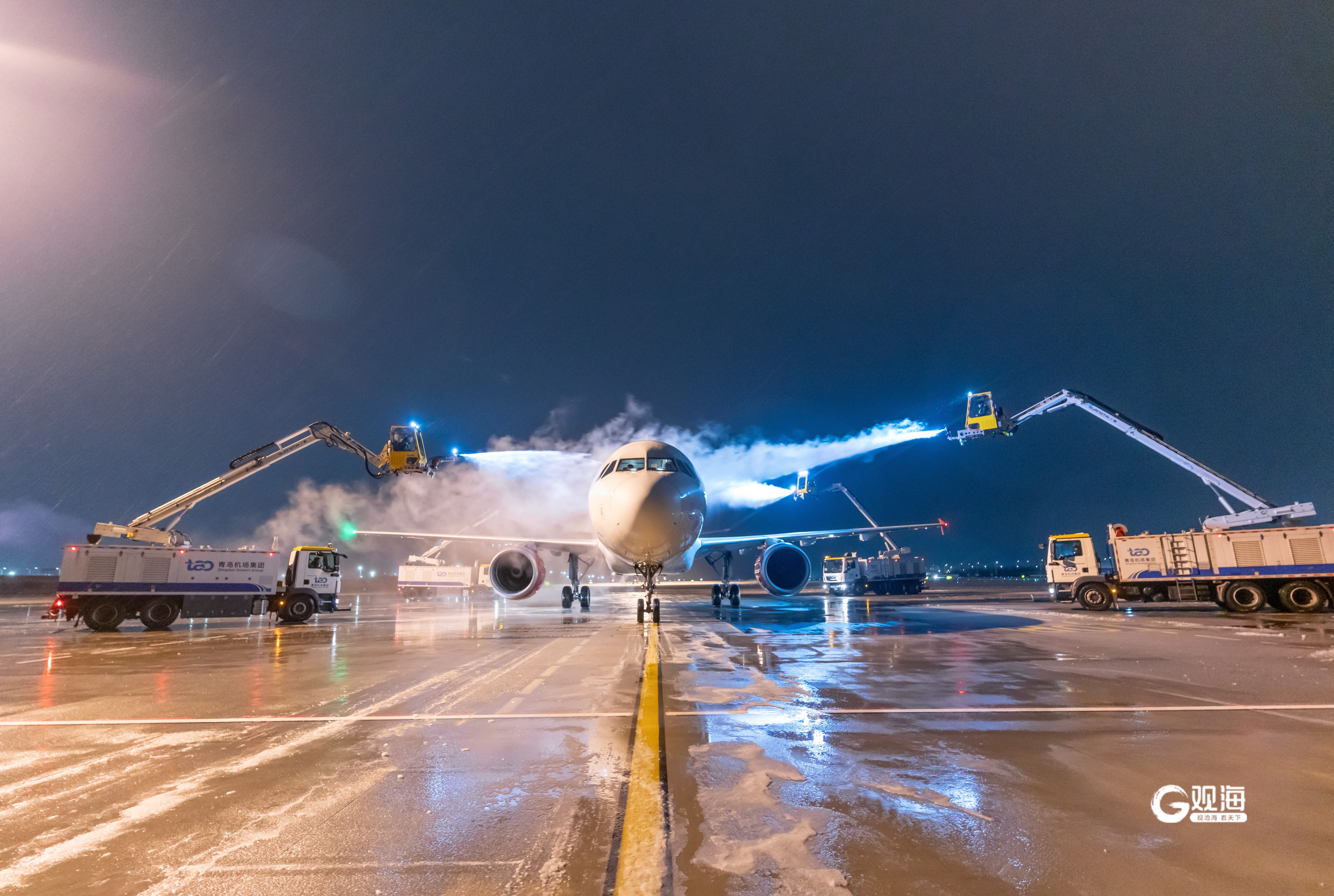 尽力让飞机“应飞绝飞”！青岛机场实行继续航除雪形式护卫冷潮气候