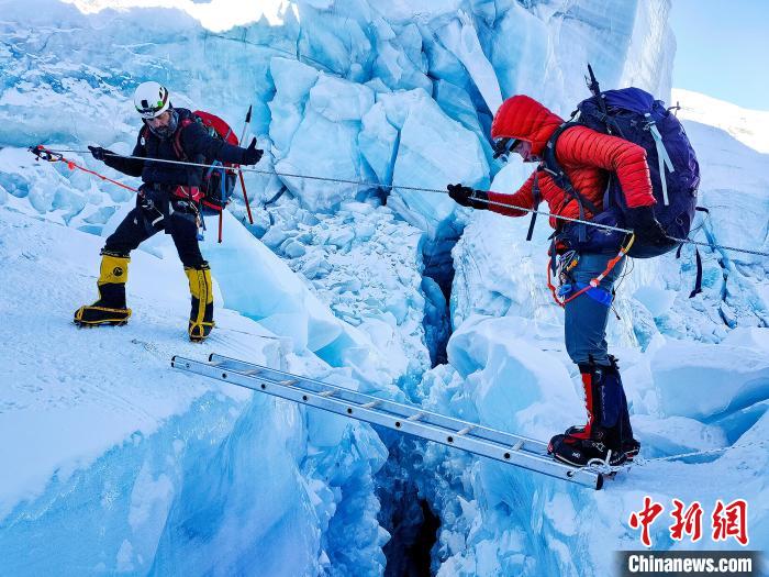 中国首位无氧登顶珠峰女性 为登山时刻准备着