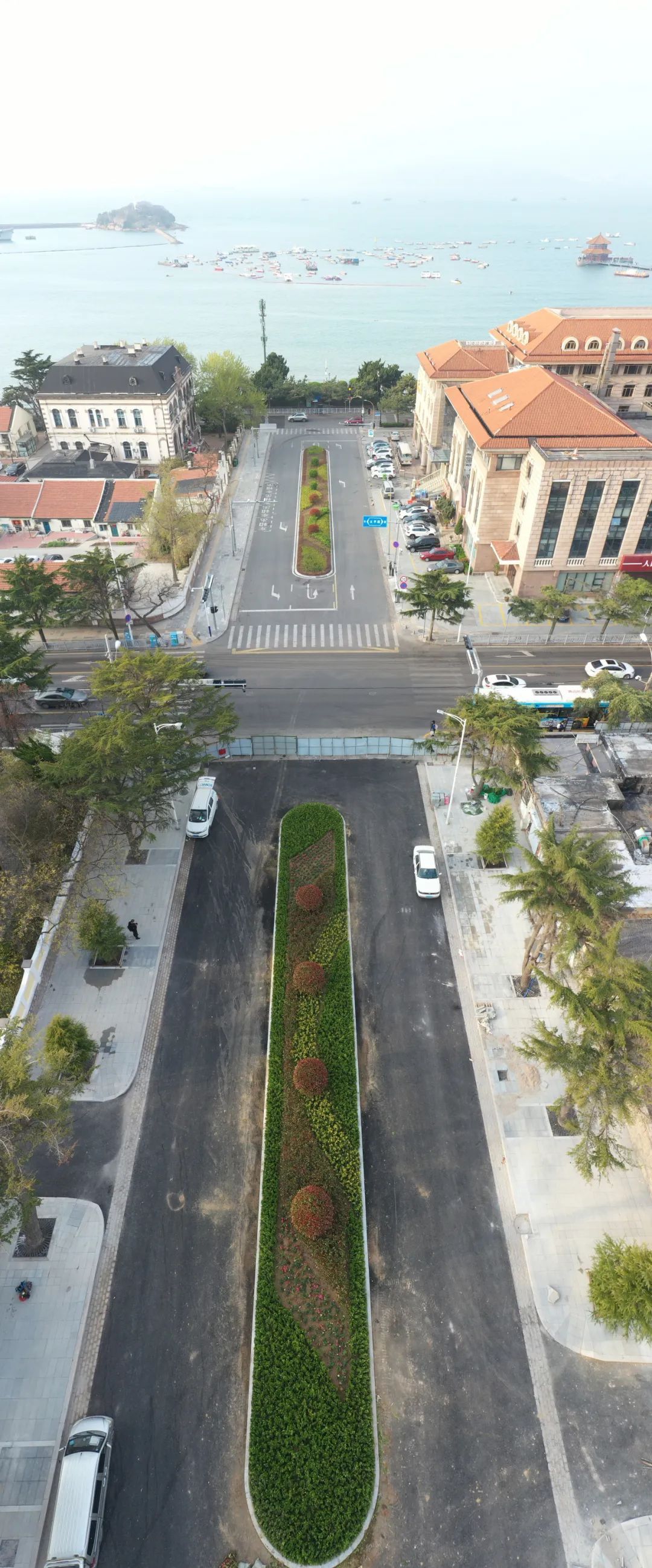 青岛路北段即将开通建成后站在总督府前广场可直接眺望大海
