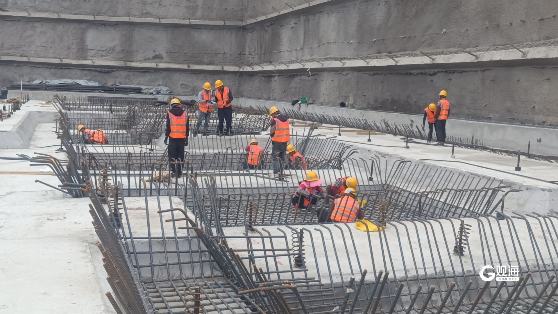 假期不停工工地建设忙青岛多项民生工程跑出建设加速度