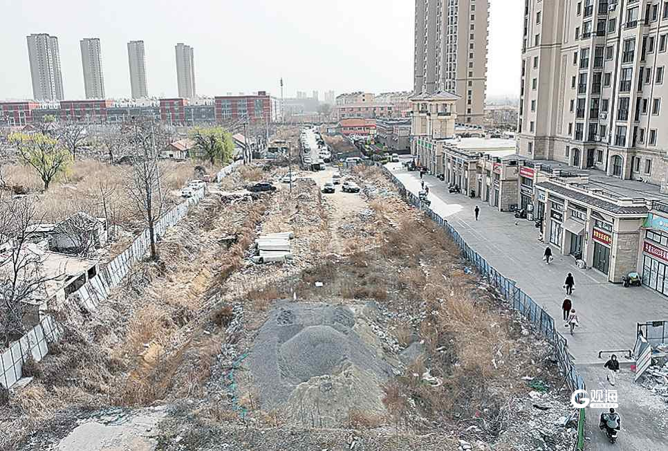 规划路迟迟不建、在建路交付延期、破损路只“围”不修……家门口小路何时畅通-青报网-青岛日报官网