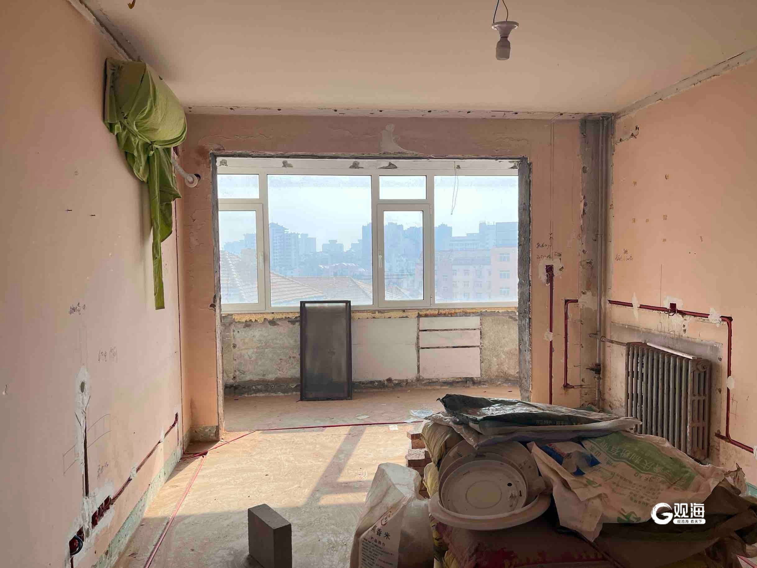 荒废老宅变温暖港湾!90后青岛小伙"爆改"老破房走红网络