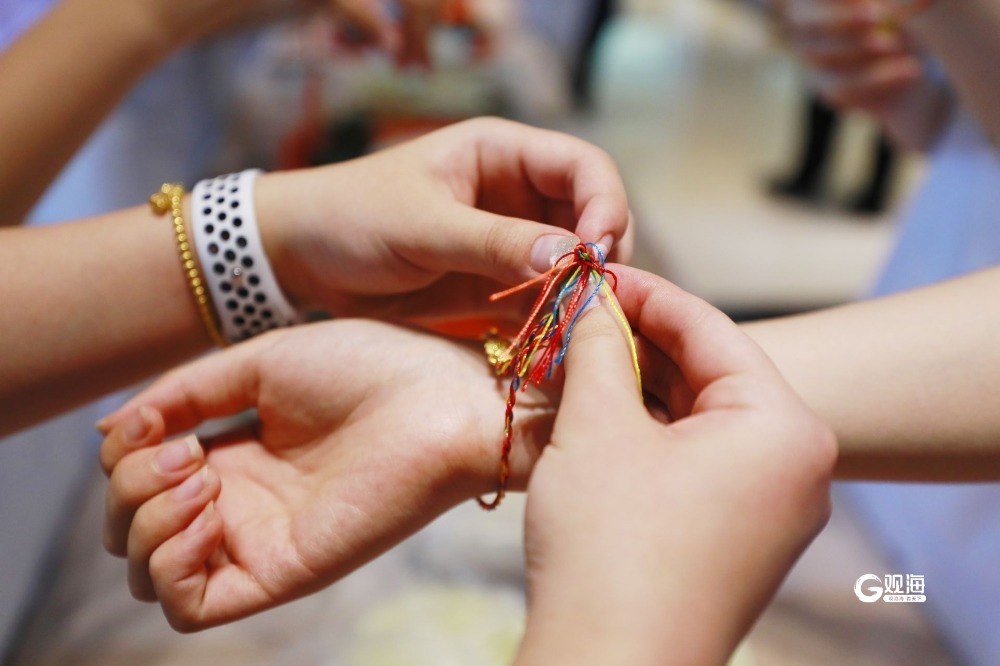 包粽子,系彩绳,佩香囊!石大中外学生共庆端午佳节