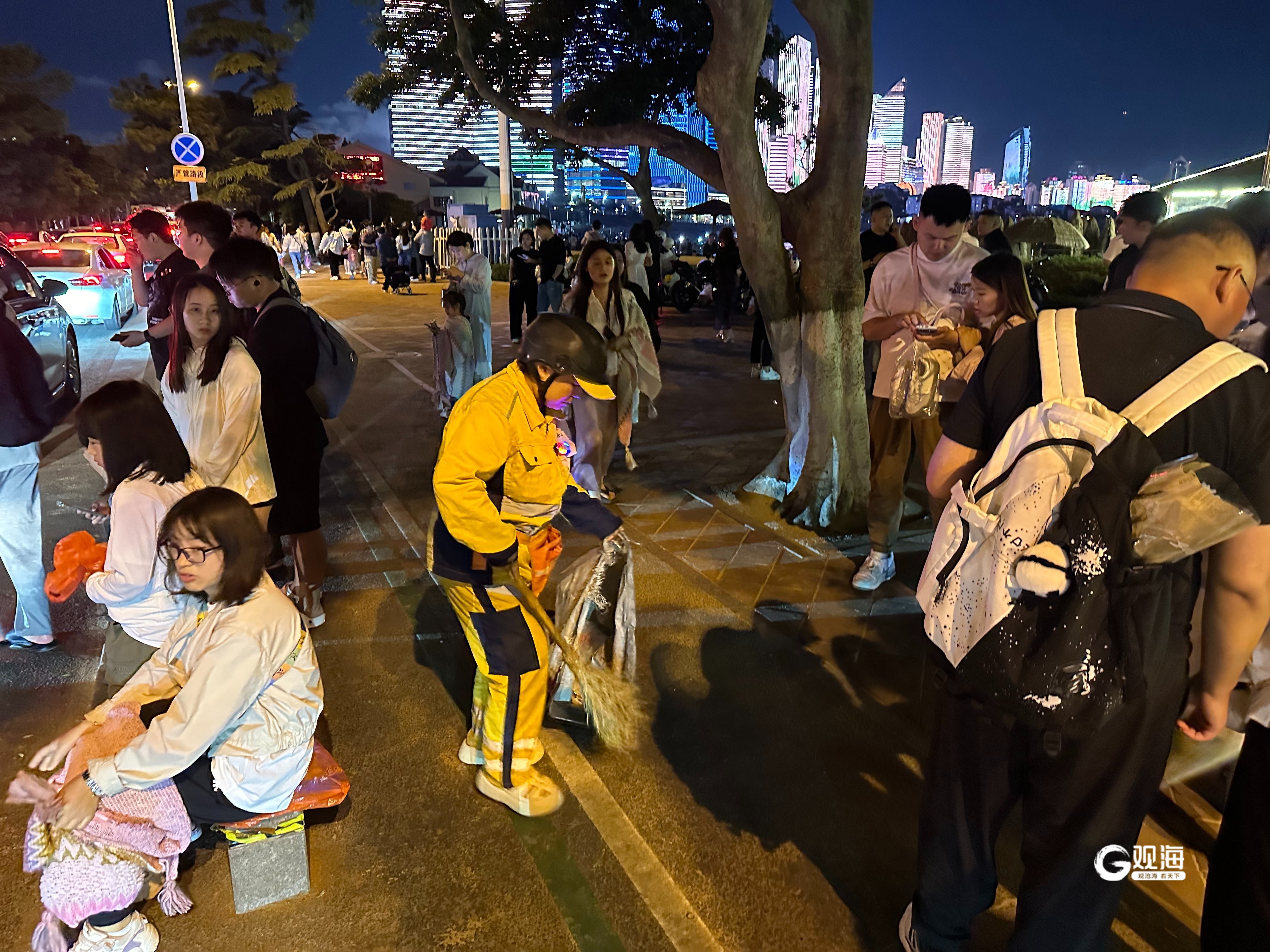 端午假期，青島1.7萬名環(huán)衛(wèi)工人全員在崗，782座公廁24小時(shí)開放