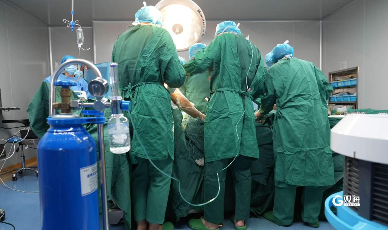 观海新闻记者援藏日记261丨3天27台手术,青岛医生为藏族同胞重圆"健步