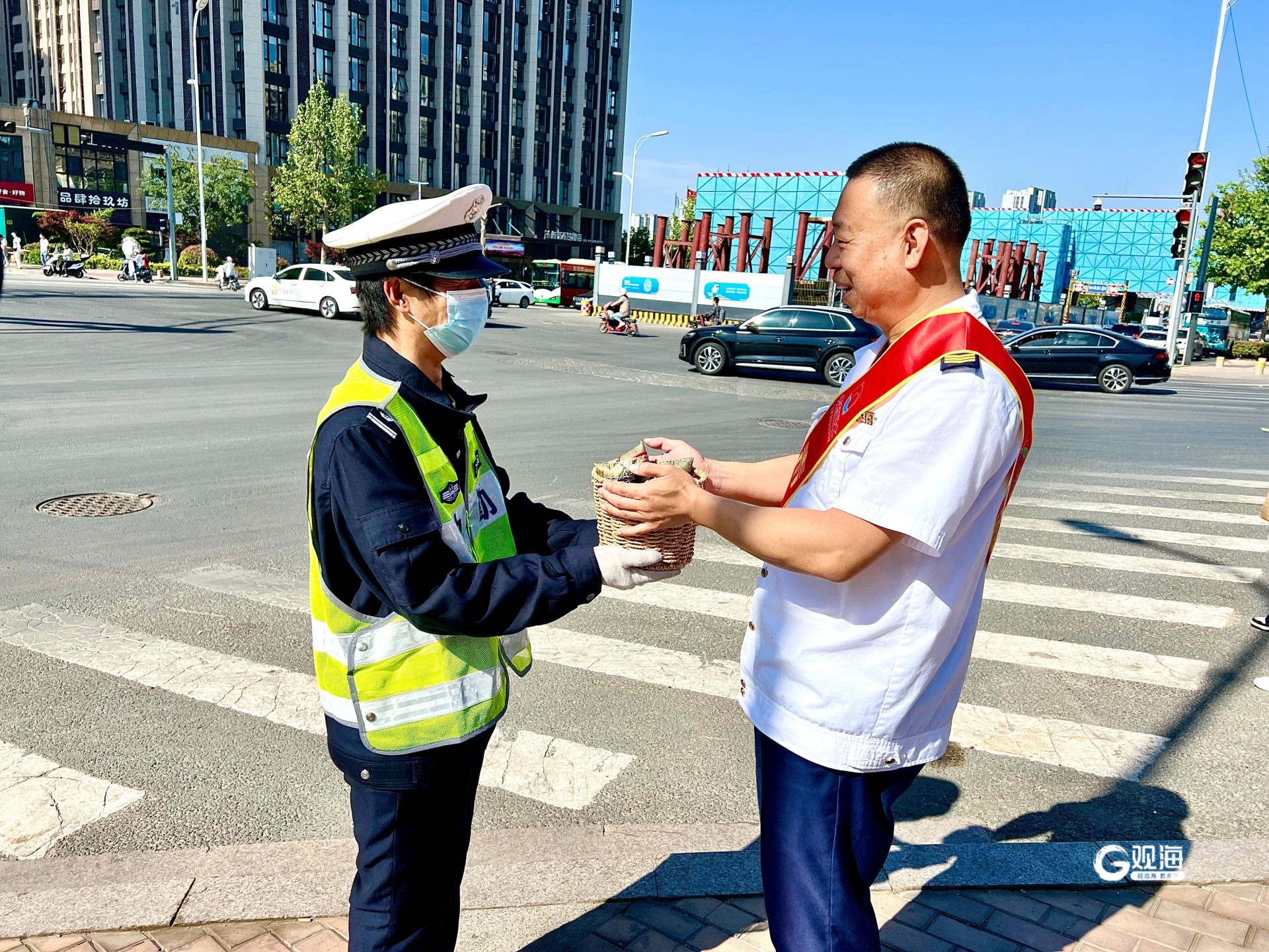 粽葉飄香，濃情端午！青島街頭氛圍感拉滿