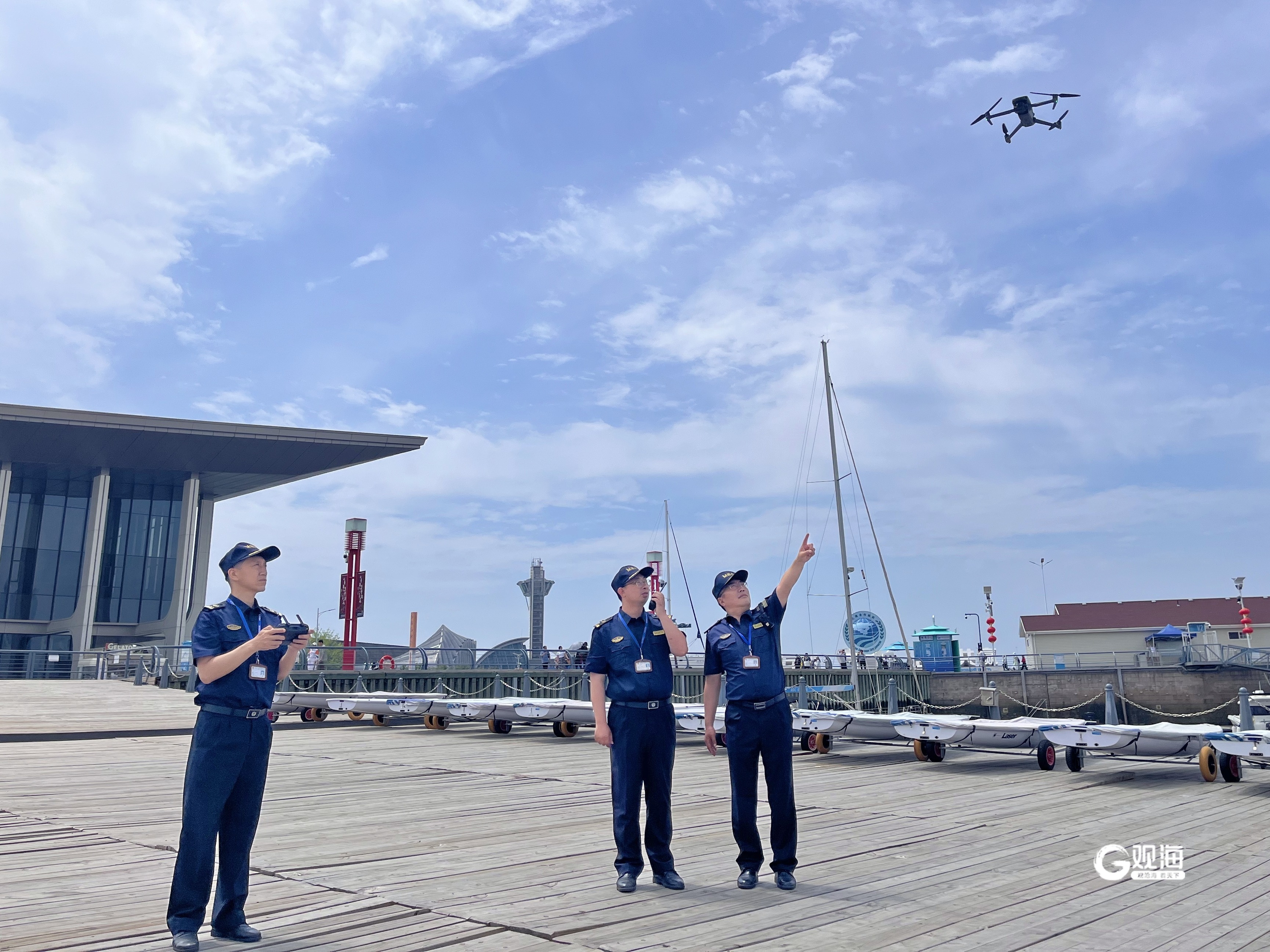 青岛海事启用无人机空中巡航,为暑期滨海旅游客运安全保驾护航