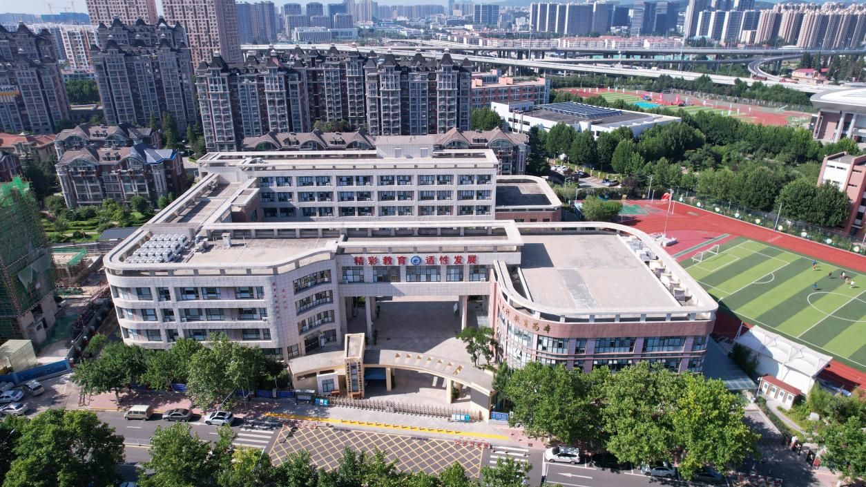 由新华友承建的青岛市崂山区实验初级中学项目人为根本携手共筑美好社区