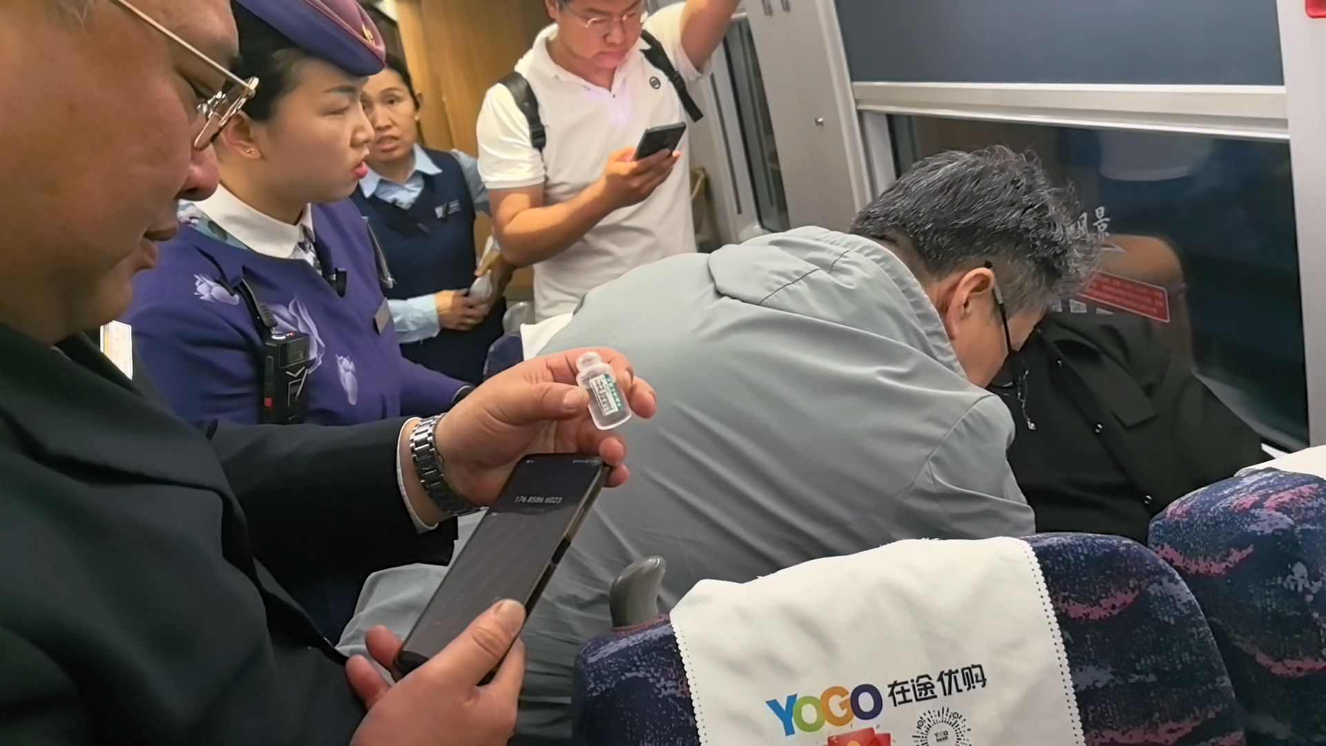 旅客突发疾病,全车紧急寻医!高铁工作人员联手乘车医生救助突发癫痫旅客-青报网-青岛日报官网
