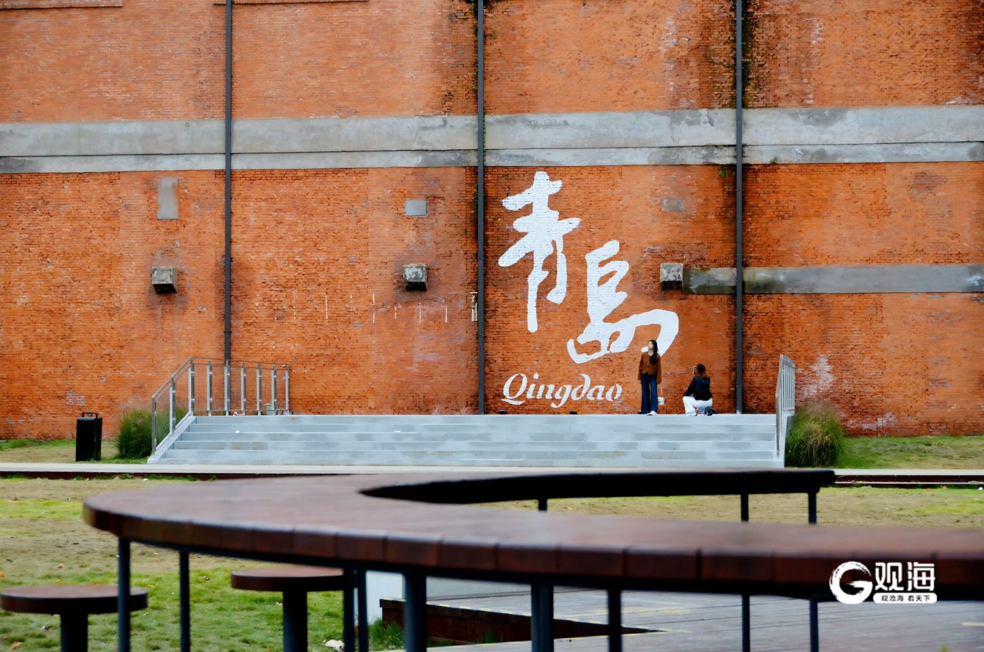 百年老厂房焕发新生 青岛四方机车公园成网红打卡新地标