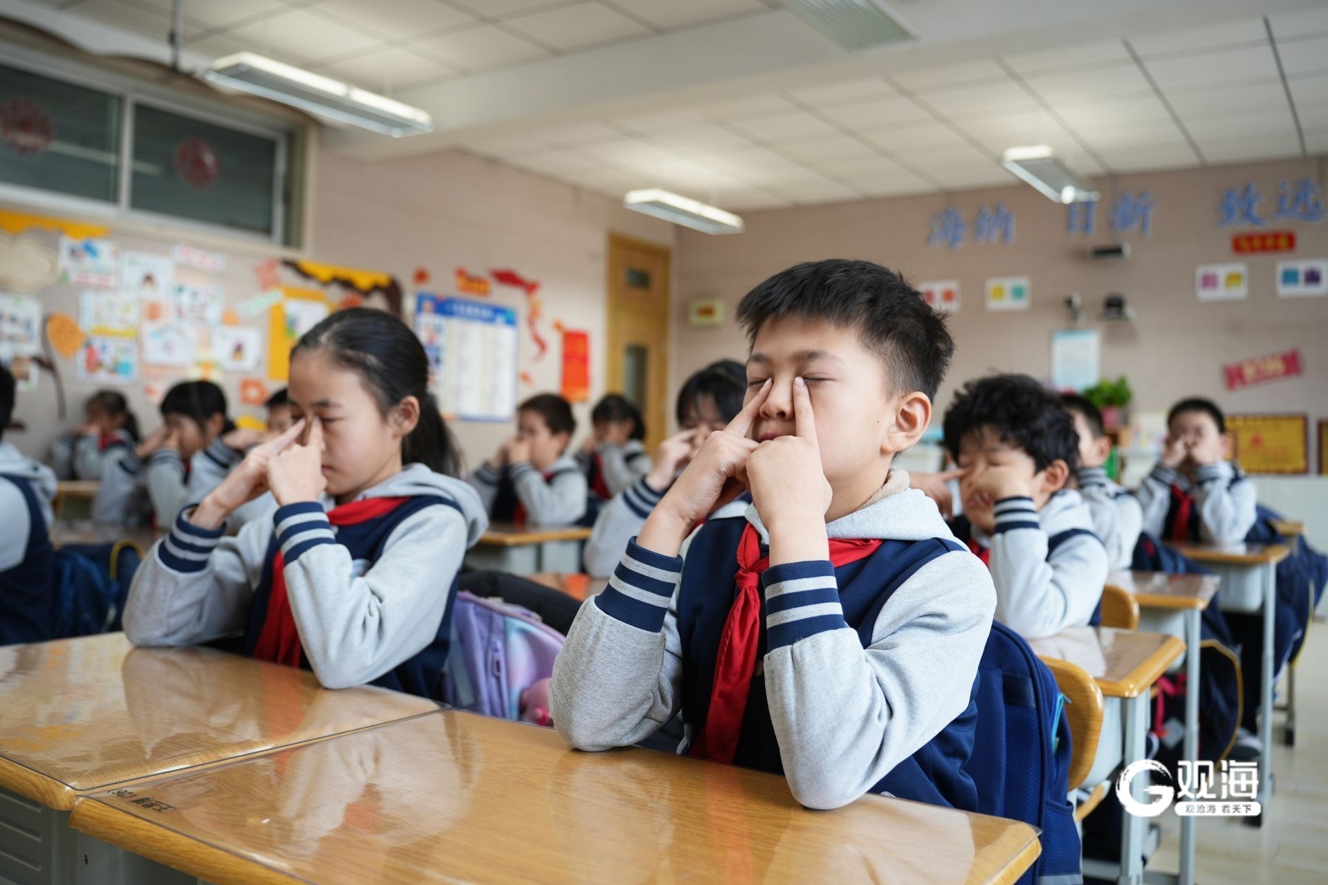 将近视防控融入教学、管理各环节！青岛娃5年近视率下降93%的背后(图1)