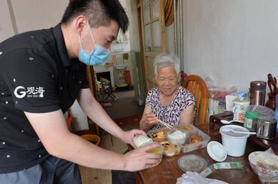 饭菜送上门 原来你是这样暖心的助老大食堂