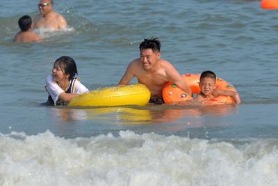 “雨神”刚走“火神”来袭 这样的高温天惹不起 
