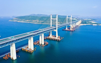 福平铁路全线铺轨贯通