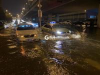 暴暴暴暴雨 就差划船去上班了 