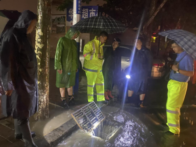 昨夜，李沧防汛人的不眠夜！向他们致敬！