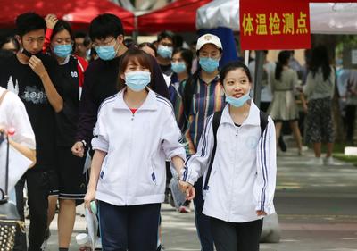 有爱相伴 与你同行 高考我们来了！