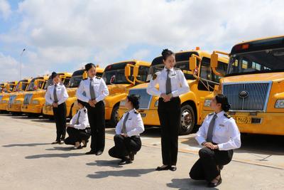 暑假没闲着 快看校车小姐姐们标准礼仪培训