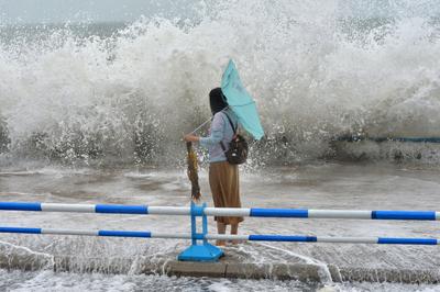 速来围观！惊涛拍岸掀起千层浪