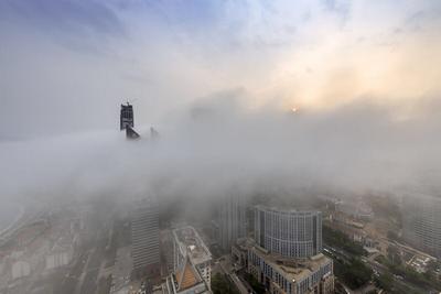 平流雾+无人机，浮山湾畔美爆了！