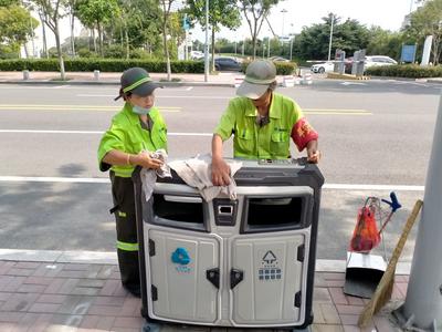 崂山区200多名环卫工人进入备战状态，助力啤酒节环境保障  