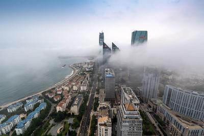 平流雾+无人机，浮山湾畔美爆了！