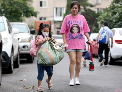 开学啦！“神兽”回归，老母亲们激动到泪奔