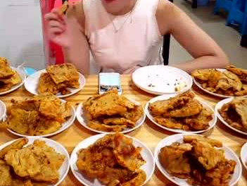 人民日报调查网络餐饮浪费：有外卖连包装都没拆就被扔掉
