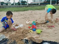 夏日海滨  孩子们的天堂