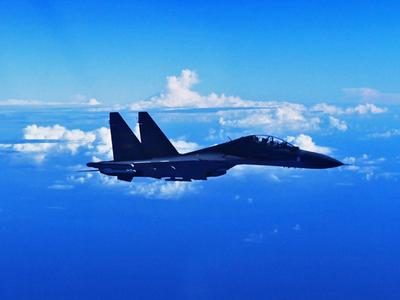 ​美驱逐舰穿航台湾海峡，东部战区组织海空兵力全程对其跟踪监视