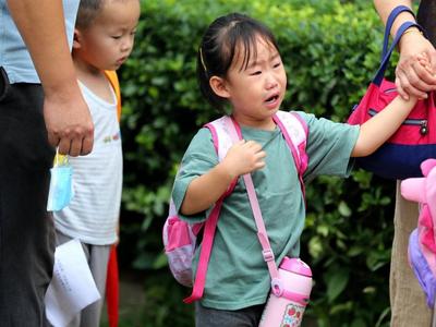 开学啦！“神兽”回归，老母亲们激动到泪奔