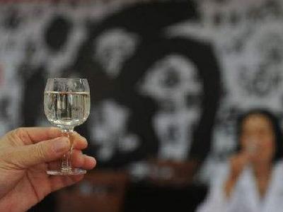 中银协最新回应！厦门国际银行新员工不喝领导敬酒被打耳光，处理来了！