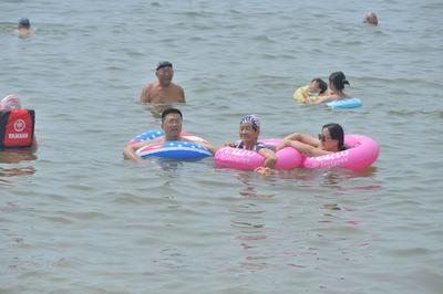 热！热！热！青岛海边却是“清凉”一片